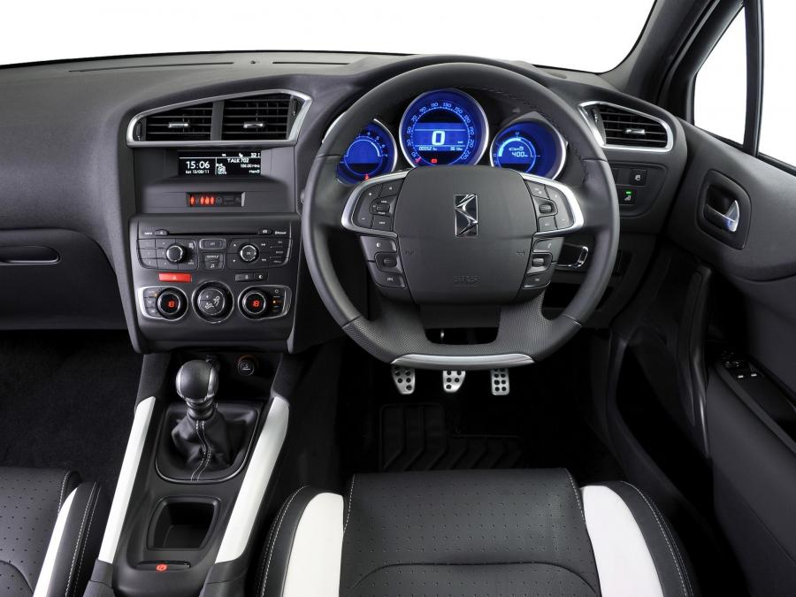  Citroen DS4 2011 года  (ZA) (фото 4 из 14)